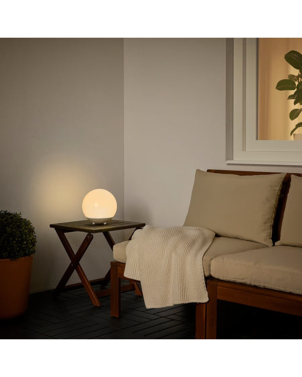 SOLVINDEN LED solar-powered floor lamp, outdoor/globe white